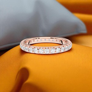 Moissanite Diamant 1.26 Carat Forme Ronde Full Eternity Pave Set Bague de Mariage en Argent | Qualité E-F/VVS-VS | Pour elle - Product Image 2