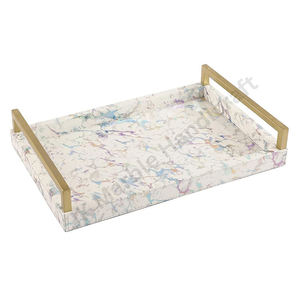 Bandeja de cóctel de mármol hecha a mano de calidad superior del diseñador Treuly con elegantes detalles de latón, una elegante adición a su bar en casa - Product Image 1