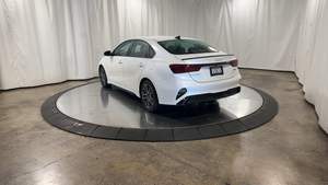 Usado 2023 Kia Forte GT-Line FWD con asientos de cuero Sistema de navegación del paquete de tecnología de dirección izquierda - Product Image 3