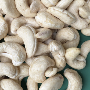 Trusted Factory Cashew W320 Raw Cashew <b>Nuts</b> Kaju Cashew Vietnam Customized Packing Free Santigo High Quality Edible - Product Image 1