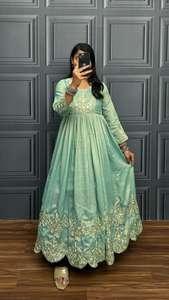 Kurta/Kurti de Diseño para Mujer, Estilo Bollywood, Tela de Doble Tono con Bordado de Lentejuelas y Diseño Calado - Product Image 5