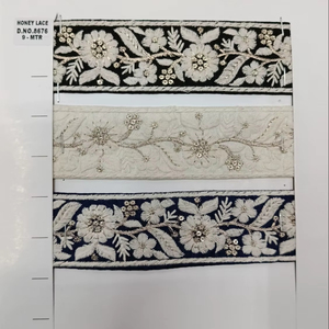 Encaje bordado floral negro elegante con detalles intrincados, perfecto para crear vestidos de novia sofisticados, ropa de noche - Product Image 1