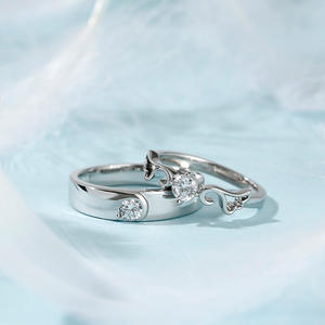 Jeulia วงแหวนแต่งงานเงินแบบกลมมีปีกนางฟ้าสำหรับคู่รัก - Product Image 5