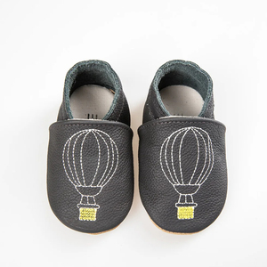 Chaussures en cuir souple pour bébé, chaussures d'intérieur antidérapantes, souples, confortables et légères, parfaites pour ramper, marcher et jouer. - Product Image 5