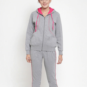 Haut de jogging en coton biologique et polyester personnalisé pour femmes ensemble de jogging 2 pièces à capuche pour femmes - Product Image 5