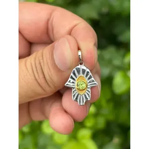 Pendentif Hamsa en Argent 925 avec Peridot serti clos, plaqué Rhodium, incrustation Or Rose, Breloque Religieuse Juive, Matériau Principal Platine - Product Image 1