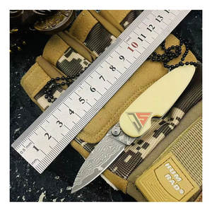 Couteau de poche pliant de chasse en acier Damas personnalisé avec gravure en lame d'acier Damas, manche en os - Product Image 2