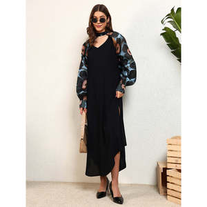 Robe longue élégante Deebaco pour femme, noire, en mousseline, coupe fourreau et évasée, imprimé floral, sans manches, col en V, ourlet asymétrique, fente latérale, été - Product Image 1