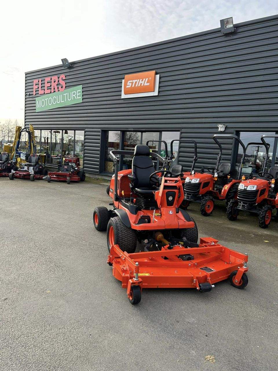 riding lawn mower kubota