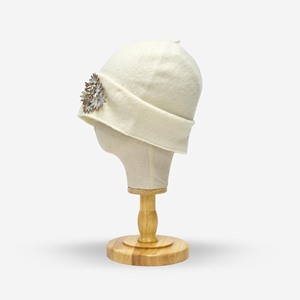Bonnet en laine doux et chaud de qualité supérieure Bonnet d'hiver confortable pour femme pour un usage quotidien Bonnet de luxe - Product Image 2