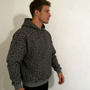 เสื้อฮู้ดดี้ผู้ชายไซส์ใหญ่สีเทาพิมพ์ลายเสือดาว มีกระเป๋า ผ้าฟลีซ สไตล์ลำลองแนวสตรีท คุณภาพสูง ขายส่ง - Product Image 5