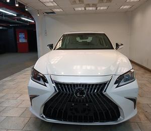 Increíble Lexus ES 250 F Sport Design AWD 2023 en perfectas condiciones con poco kilometraje en stock, ofrecido a una oferta increíble - Product Image 1