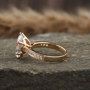 Anillo de compromiso de diamante cultivado en laboratorio de corte ovalado, anillo de compromiso de oro sólido de 14K, regalo para mujer - Product Image 3