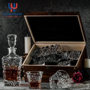 Carafe à whisky en cristal gravée et verre avec logo personnalisé dans une boîte cadeau en bois pour homme, <span class=keywords><strong>patron</strong></span>, père - Product Image 4