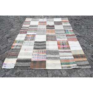 Grand tapis turc de 5,5 x 7,4 pieds, tapis vintage, tapis en laine gris et blanc à motifs patchwork - Product Image 1