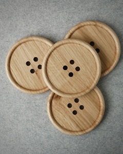Juego de posavasos de madera de olivo duradero hecho a mano con soporte, alfombrillas y almohadillas de madera cuadradas antideslizantes para uso diario - Product Image 1