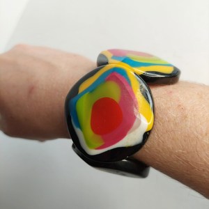 Pulsera de hilo de joyería de moda de resina de color hecha a mano de alta calidad personalizada de marca de la mejor calidad para mujeres de la India. - Product Image 6