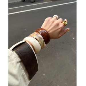 Brazaletes de Resina Impermeables de Lujo Hechos a Mano para Damas, Colores Personalizados, Acabado Premium, Accesorio de Moda para Boutique - Product Image 2