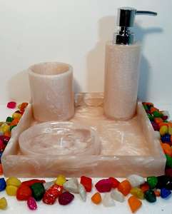Ensemble de salle de bain en résine de luxe de qualité supérieure, quatre pièces avec savon pour salles de bain à domicile - Product Image 4