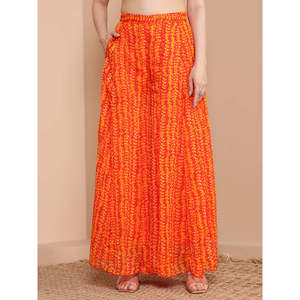 Conjunto Coordinado Indo-Occidental para Mujer, Color Naranja, con Panel Bordado con Espejos en el Cuello, Top con Panel, Sharara de Tela Chifón, Incluye Dupatta - Product Image 3