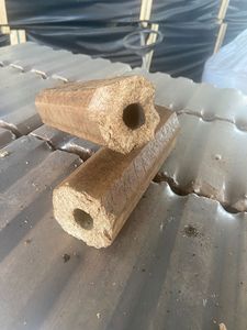 ขี้เลื่อยไม้ที่เกี่ยวข้องกับพลังงานเกรด Pini Kay ไม้เนื้อแข็ง briquettes nestro Pini Kay - Product Image 3