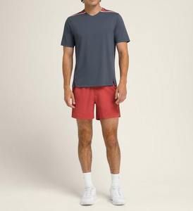 กางเกงขาสั้นเทนนิสผ้าโพลีเอสเตอร์พรีเมียมสำหรับผู้ชาย แบบมีเชือกผูกเอว สไตล์ลำลอง น้ำหนักเบา ใส่เล่นกีฬา ผลิตจากวัสดุรักษ์โลก พร้อมโลโก้แบบกำหนดเอง - Product Image 2