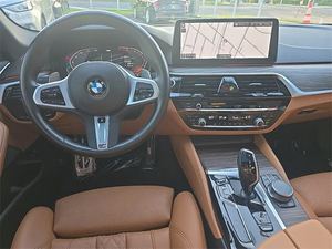 2023 B M W 5 S-e-r-i-e-s 530i x-Drive AWD con bajo kilometraje y precio asequible en stock listo para su envío - Product Image 5