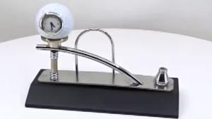 Offre Spéciale élégant porte-stylo sur le thème du cricket doré avec horloge intégrée, parfait pour les accessoires de bureau disponibles à bon prix - Product Image 2