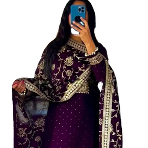 Costumes semi-cousus de broderie en georgette de style moderne Costumes de mariage pakistanais - Product Image 1