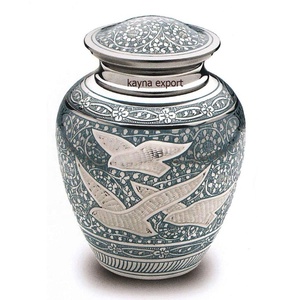 Urnas de Cremación Metálicas Biodegradables Estilo Americano de 200 Pulgadas Cúbicas, Color Azul Cielo, Marca Kayna Export, Hechas a Mano en India, Calidad Premium, Económicas - Product Image 4