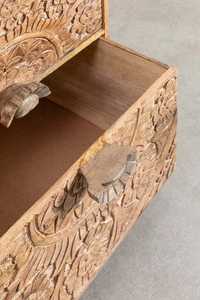 Table d'appoint Wilona en bois d'acajou de haute qualité avec tiroirs et décorations sculptées pour chambre à coucher, finition naturelle - Product Image 4