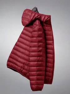 Veste à capuche légère en polyester 100% pour hommes, manteau d'hiver décontracté à col montant et logo sur le devant avec poches - Product Image 6