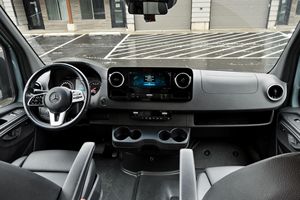 รถตู้แคมป์ปิ้ง Sprinter 3500 ปี 2022 ปรับแต่งพิเศษ ผ่านการตรวจสอบแล้ว เครื่องยนต์เทอร์โบดีเซล V6 พร้อมอุปกรณ์ครบครัน - Product Image 4