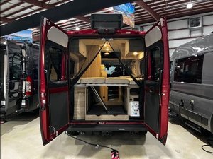 MINT Class B RED 2025 Winnebago SOLIS 59P RV à vendre |   Camping-car |   Fourgon d'aventure |   Vie en van - Product Image 2