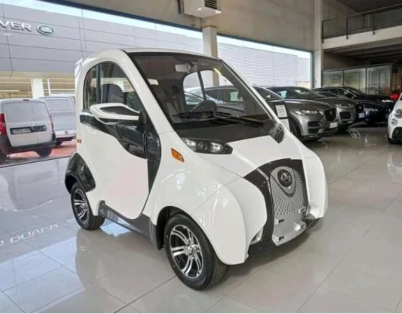 HIGH QUALITY 2 DOOR MINI ELECTRIC CAR USED