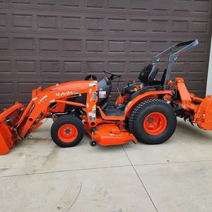 Tracteur Kubota B2601 4x4 neuf/d'occasion avec tondeuse, équipement agricole, livraison rapide, prix avantageux - Product Image 1