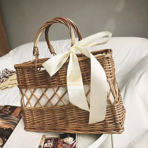 Sac à main en rotin fait à la main au Vietnam avec motif floral tissé creux - Product Image 5