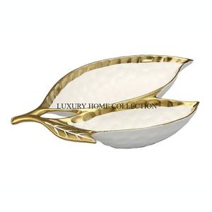 Bols élégants en métal au design moderne et élégant, parfaits pour servir des plats chauds et froids lors de dîners - Product Image 1