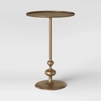 Table d'appoint en fer robuste avec dessus texturé et base angulaire parfaite pour les espaces intérieurs rustiques ou industriels