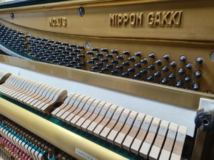 Piano Vertical Acústico de Lujo Profesional Yamaha U3C en Oferta, Usado, con Estilo Mecánico - Product Image 2