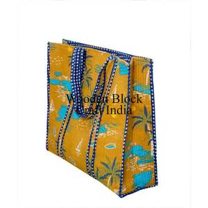 Bolsas de tela de algodón hechas a mano con estampados vibrantes, elegantes, ecológicas y para uso diario o para regalar a mujeres. - Product Image 5