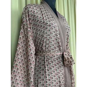 Vestido Kimono de Seda Reciclada Estilo Boho Chic Vintage para Mujer, Ideal para la Playa, Resort, Casa o como Túnica de Baño - Product Image 5