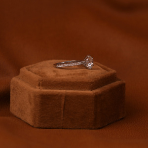 แหวนหมั้นเพชรที่โตแล้วได้รับการรับรองจากอีจีไอ2.00CT ทอง10KT แข็งสไตล์อินเทรนด์พร้อมแหวนเน้นเสียงดี - Product Image 4