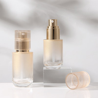 Emballage élégant pour soins de la peau en verre dégradé, flacon et pot givrés élégants avec bouchon rayé vertical doré brillant, approvisionnement en gros