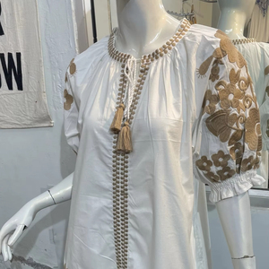 เดรสผ้าฝ้าย 100% ทรงลำลอง ยาวแบบแม็กซี่ แขนสั้น ปักลาย สีขาวทอง เอวธรรมชาติ ทออย่างดี ซักได้ มีกระเป๋า ทรงปกติ - Product Image 1