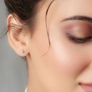 Boucles d'oreilles en or jaune 14 carats avec diamants cultivés en laboratoire |   Cadeau de luxe pour fiançailles, mariage, anniversaire ou fête - Product Image 2