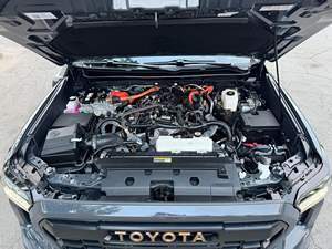 โตโยต้า ทาโคมา เทรลฮันเตอร์ ดับเบิ้ลแค็บ ปี 2024 ขับเคลื่อน 4 ล้อ เครื่องยนต์ไฮบริด 4 สูบ เทอร์โบ พร้อมระบบล็อคเฟืองท้าย ปรับแต่งสำหรับการขับขี่ออฟโรด - Product Image 6