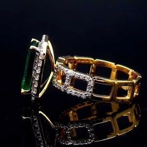 Anillo de diamante completo de circón redondo geométrico de moda para mujer, regalo de fiesta de boda o cumpleaños de latón elegante - Product Image 4