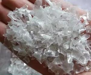 Copos de botella de PET reciclado transparente 100% lavados en frío y en caliente para moldear la característica de polvo de PET para mascotas - Product Image 3