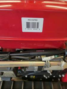 เครื่องเป่าหิมะคุณภาพสูงแบบขับเคลื่อนด้วยตัวเอง ใช้เชื้อเพลิงเบนซิน สตาร์ทไฟฟ้า ขนาด 18 นิ้ว แรงดันปานกลาง ระบบไฟฟ้ากระแสสลับ พร้อมเครื่องยนต์และเกียร์ - Product Image 3